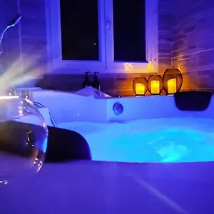 A L'orée Des Pins - Indépendant Avec Baignoire Balnéo Et Cinéma En Sup - Info De L'hôte Couette-café Cuges-les-Pins